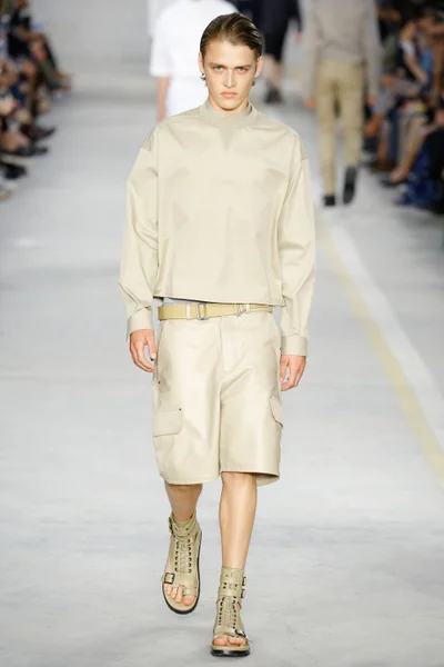 Look 19